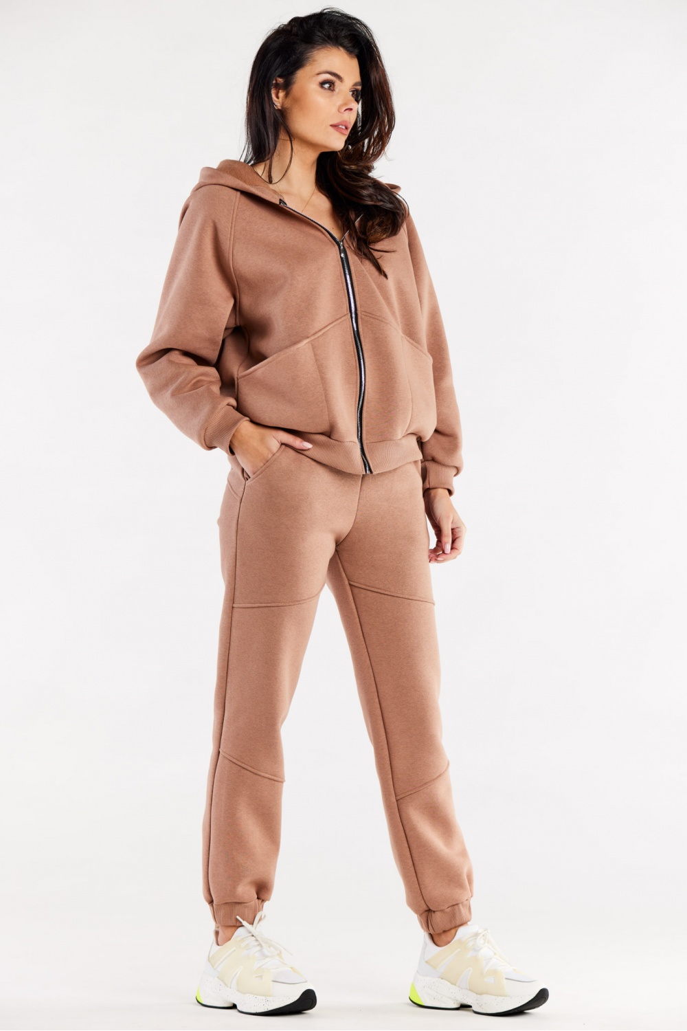 Spodnie Dresowe Model M325 Beige - Infinite You188030 - Beżowy - obrazek 2