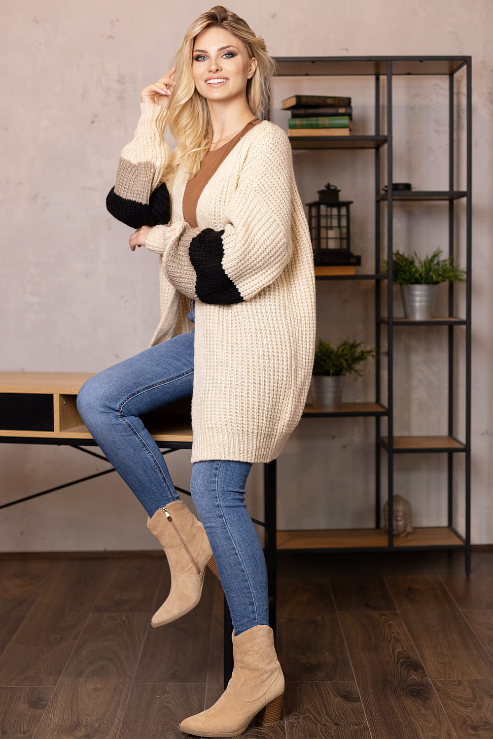 Sweter Kardigan Model 70041 Beige - PeeKaBoo188773 - Beżowy - obrazek 2