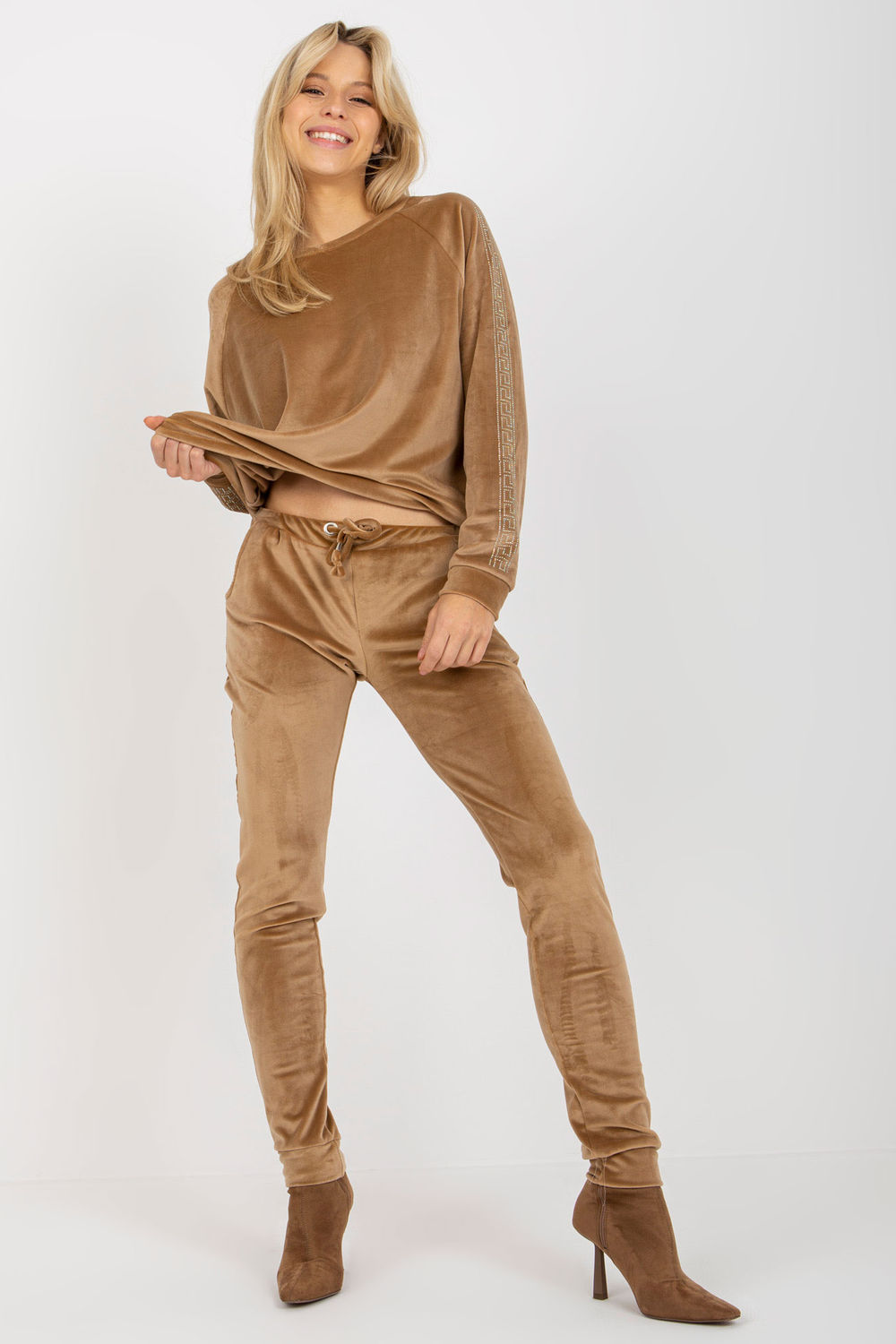 Spodnie Komplet Model RV-KMPL-8436.40 Camel - Relevance191247 - Brązowy - obrazek 4