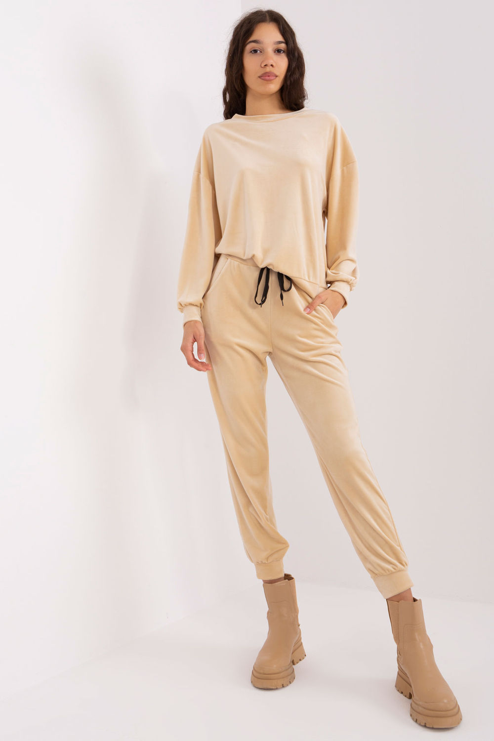 Spodnie Komplet Model DHJ-KMPL-8328.97 Beige - Italy Moda191740 - Beżowy