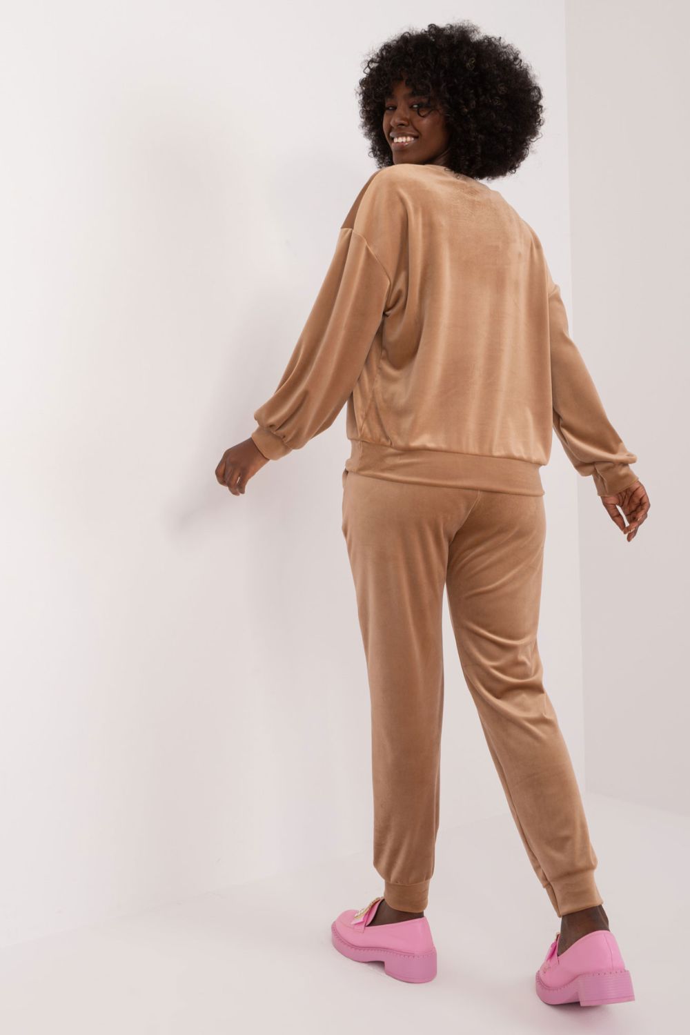 Spodnie Komplet Model DHJ-KMPL-8655.05 Dark Beige - Italy Moda193023 - Beżowy - obrazek 3