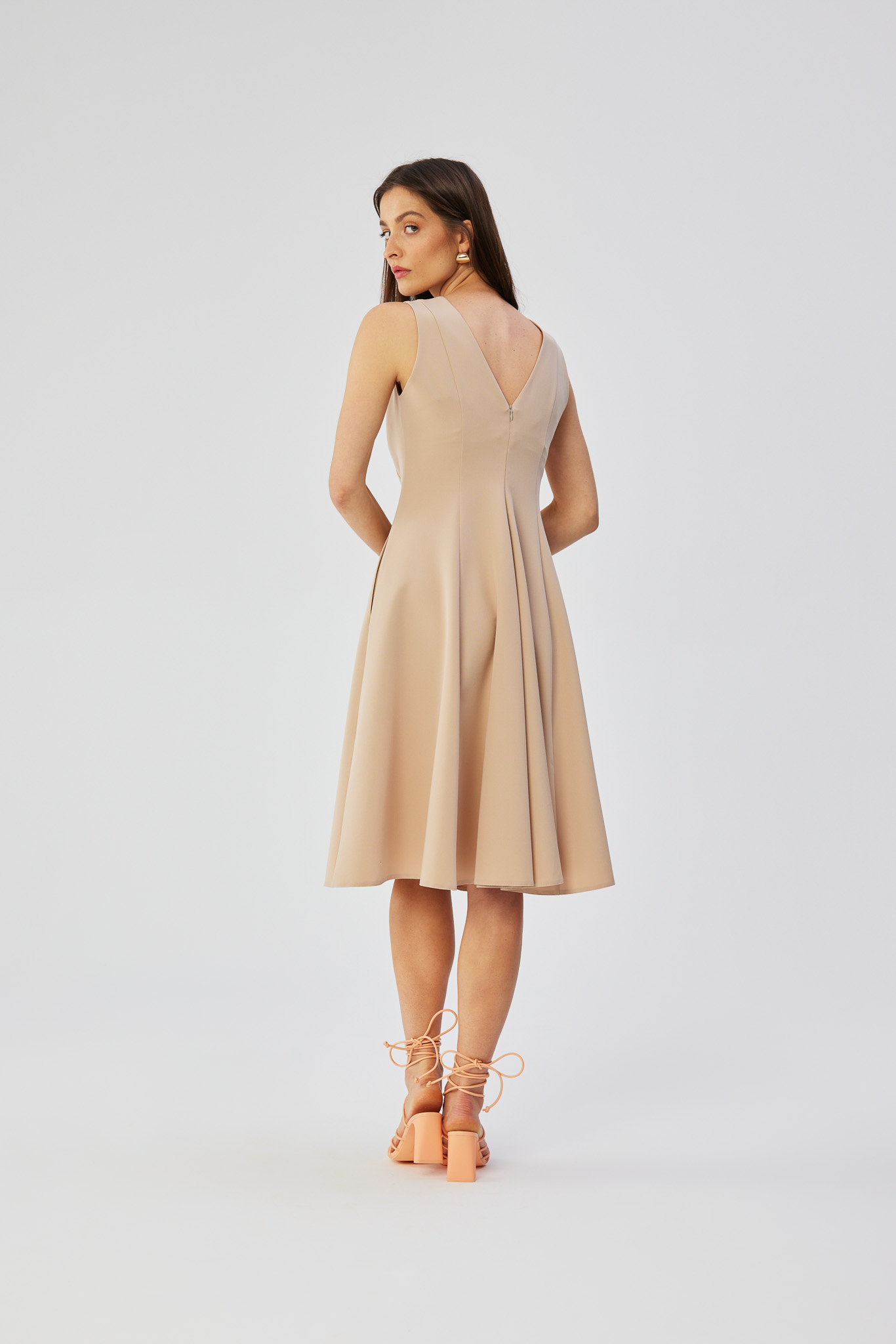Sukienka Model S358 Beige - Stylove193462 - Beżowy - obrazek 3