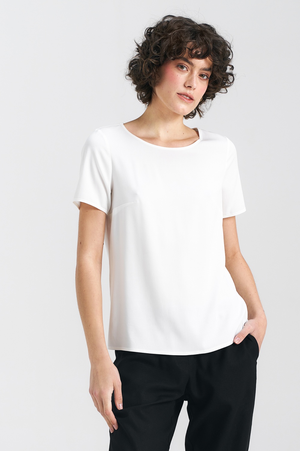 Bluzka basic z krótkim rękawem B160 Ecru - Nife193806 - Beżowy