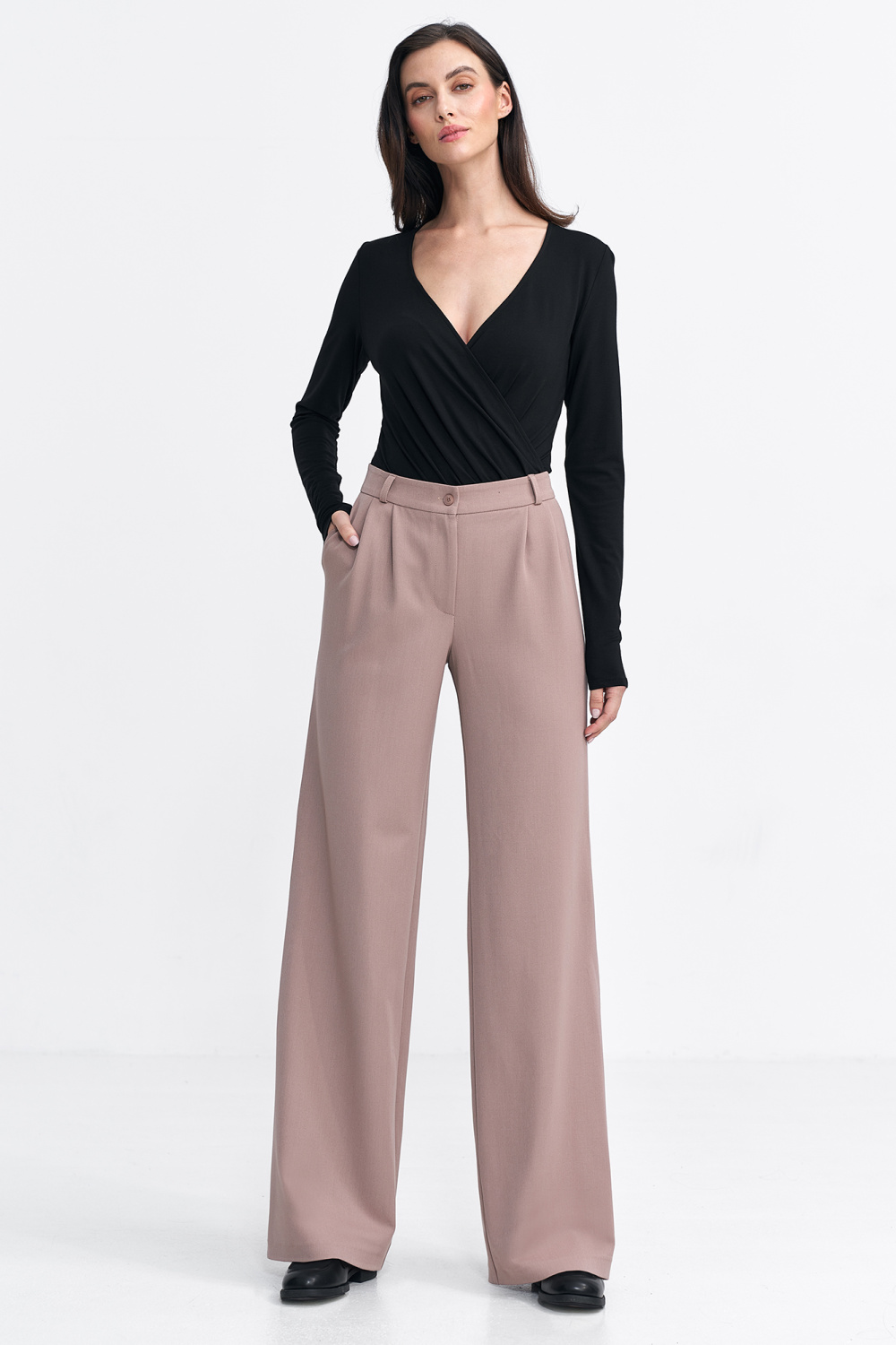Spodnie z zakładkami wide leg SD104 Beige - Nife200388 - Beżowy - obrazek 4
