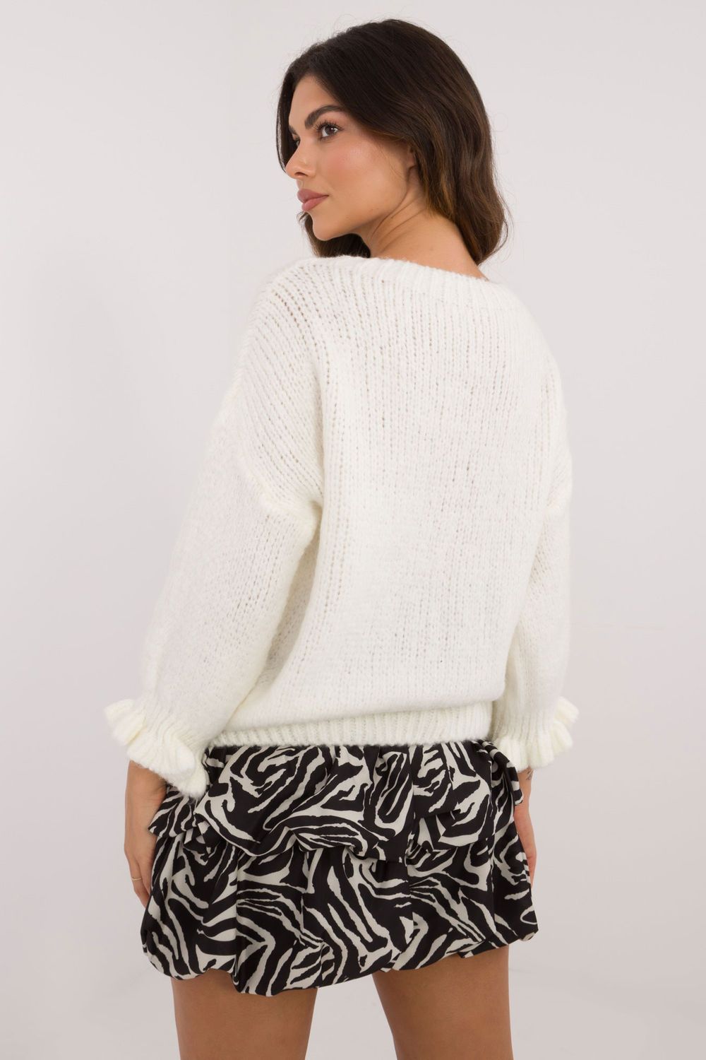 Sweter Damski Model MI-SW-2912.10X Ecru - Italy Moda201302 - Beżowy - obrazek 3