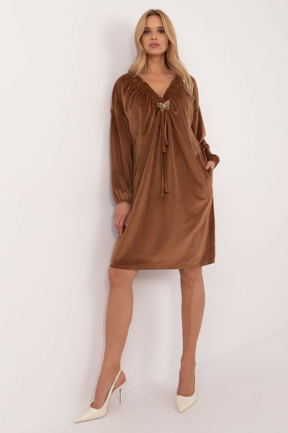 Sukienka Model DHJ-SK-19890.86P Light Brown - Italy Moda201587 - Brązowy