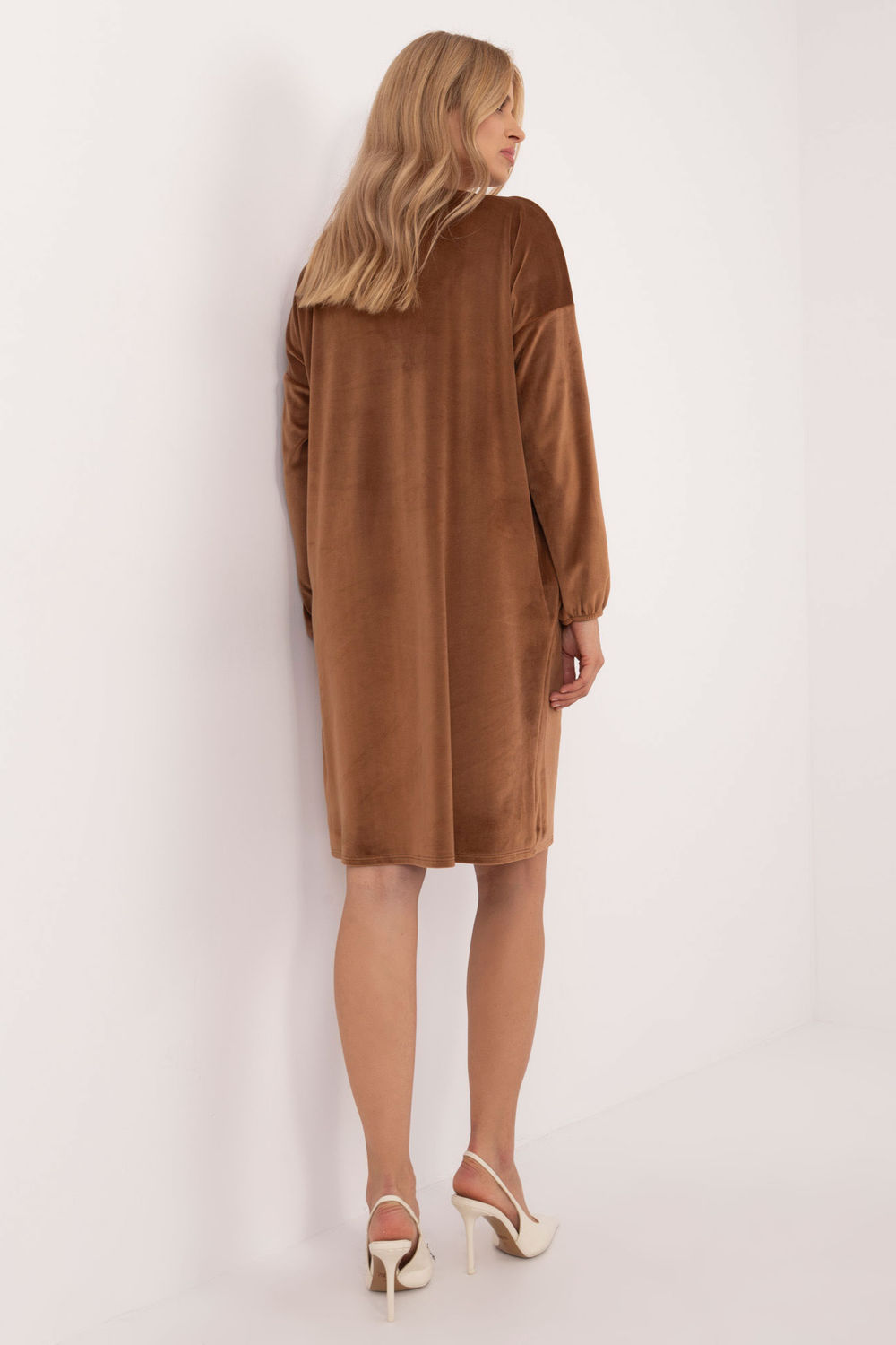 Sukienka Model DHJ-SK-19890.86P Light Brown - Italy Moda201587 - Brązowy - obrazek 3