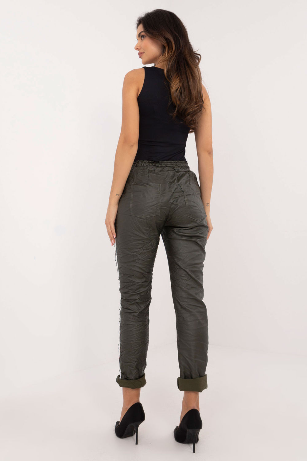 Spodnie Damskie Model DHJ-SP-21557.35 Khaki - Italy Moda202424 - Zielony - obrazek 3