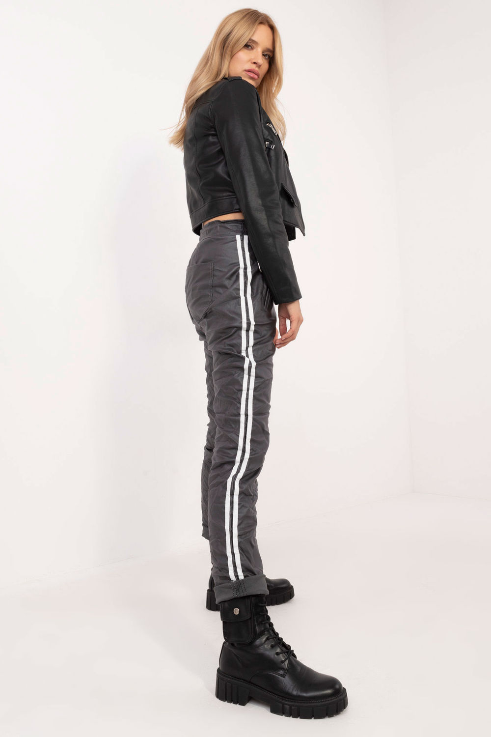 Spodnie Damskie Model DHJ-SP-21557.35 Grafit - Italy Moda202425 - Szary - obrazek 4