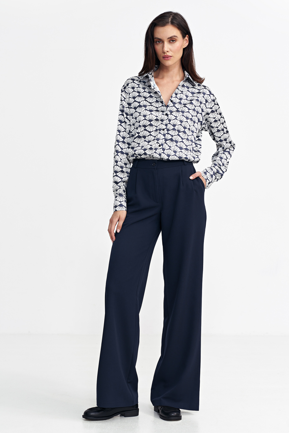 Spodnie z zakładkami, wide leg SD102 Navy - Nife202476 - Granatowy - obrazek 2