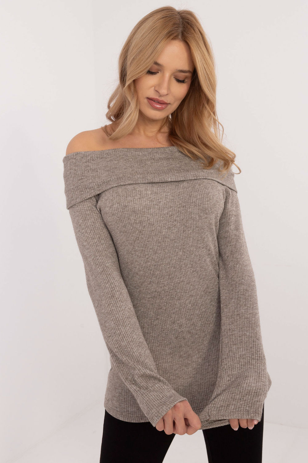Sweter Damski Model DHJ-SW-A2449.33 Dark Beige - Italy Moda202750 - Beżowy