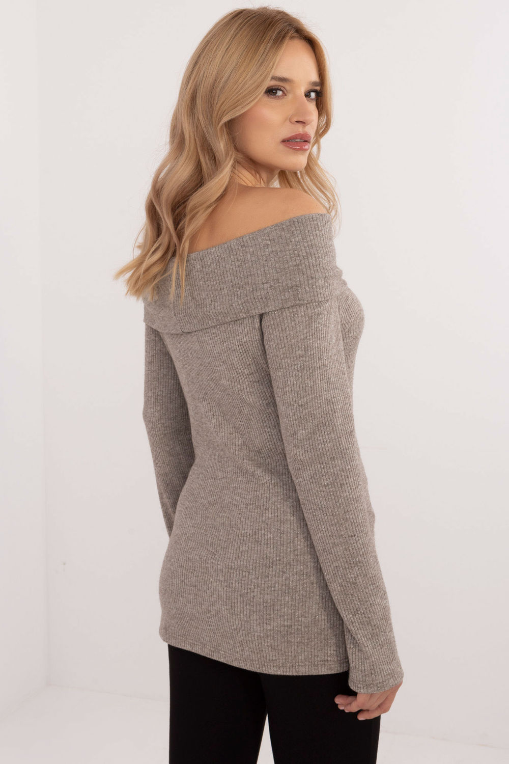 Sweter Damski Model DHJ-SW-A2449.33 Dark Beige - Italy Moda202750 - Beżowy - obrazek 3