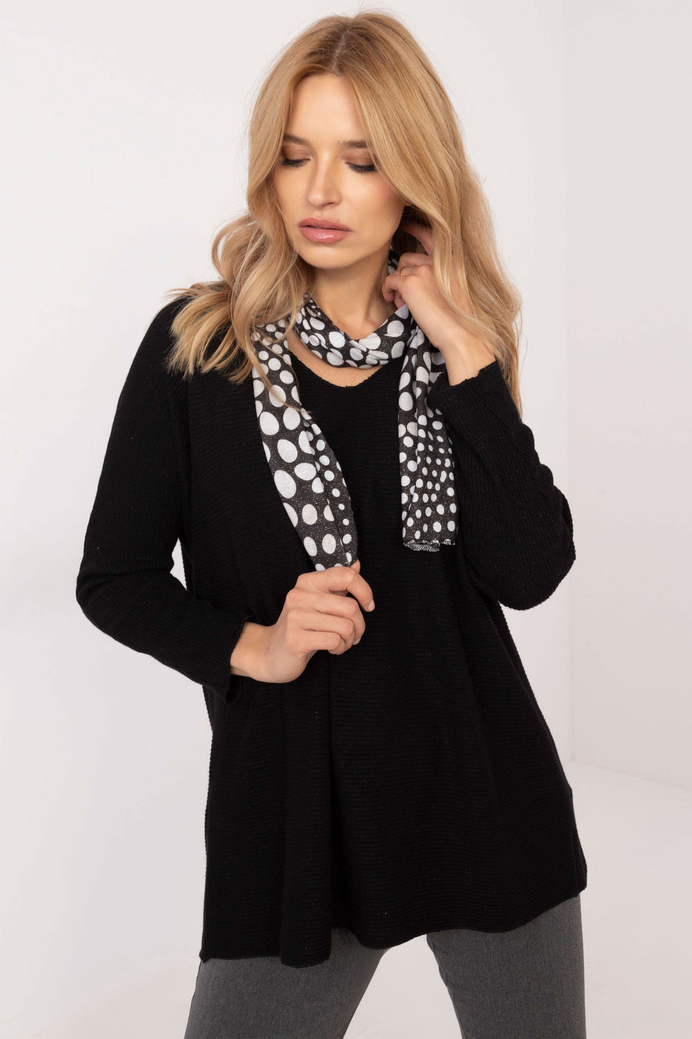 Sweter Damski Model DHJ-BZ-19226.91 Black - Italy Moda202908 - Czarny - obrazek 2