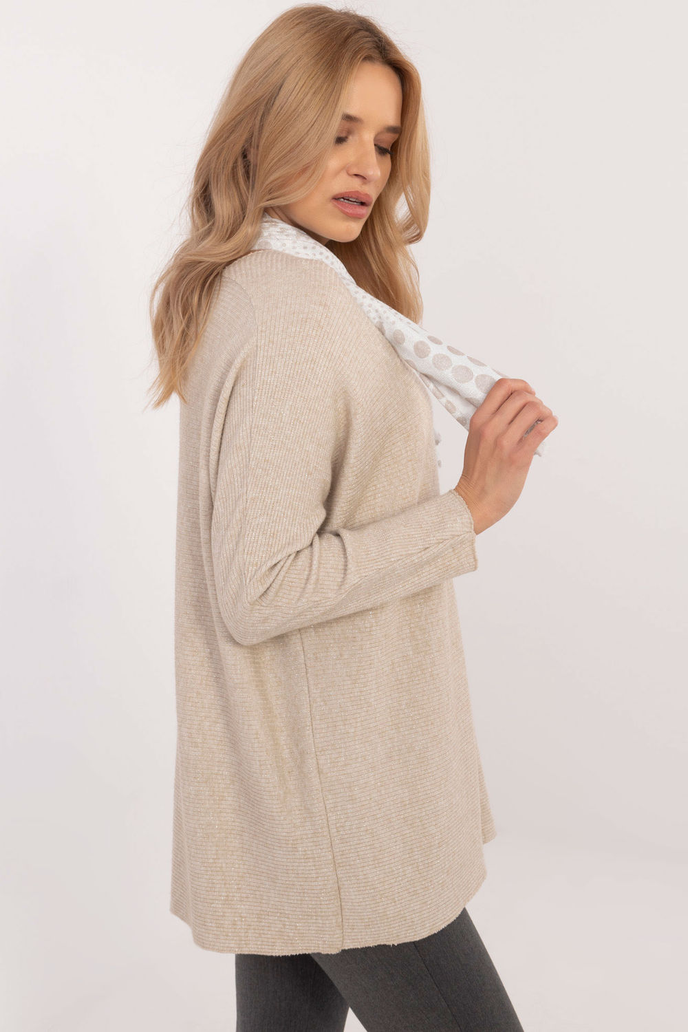 Sweter Damski Model DHJ-BZ-19226.91 Beige - Italy Moda203743 - Beżowy - obrazek 2