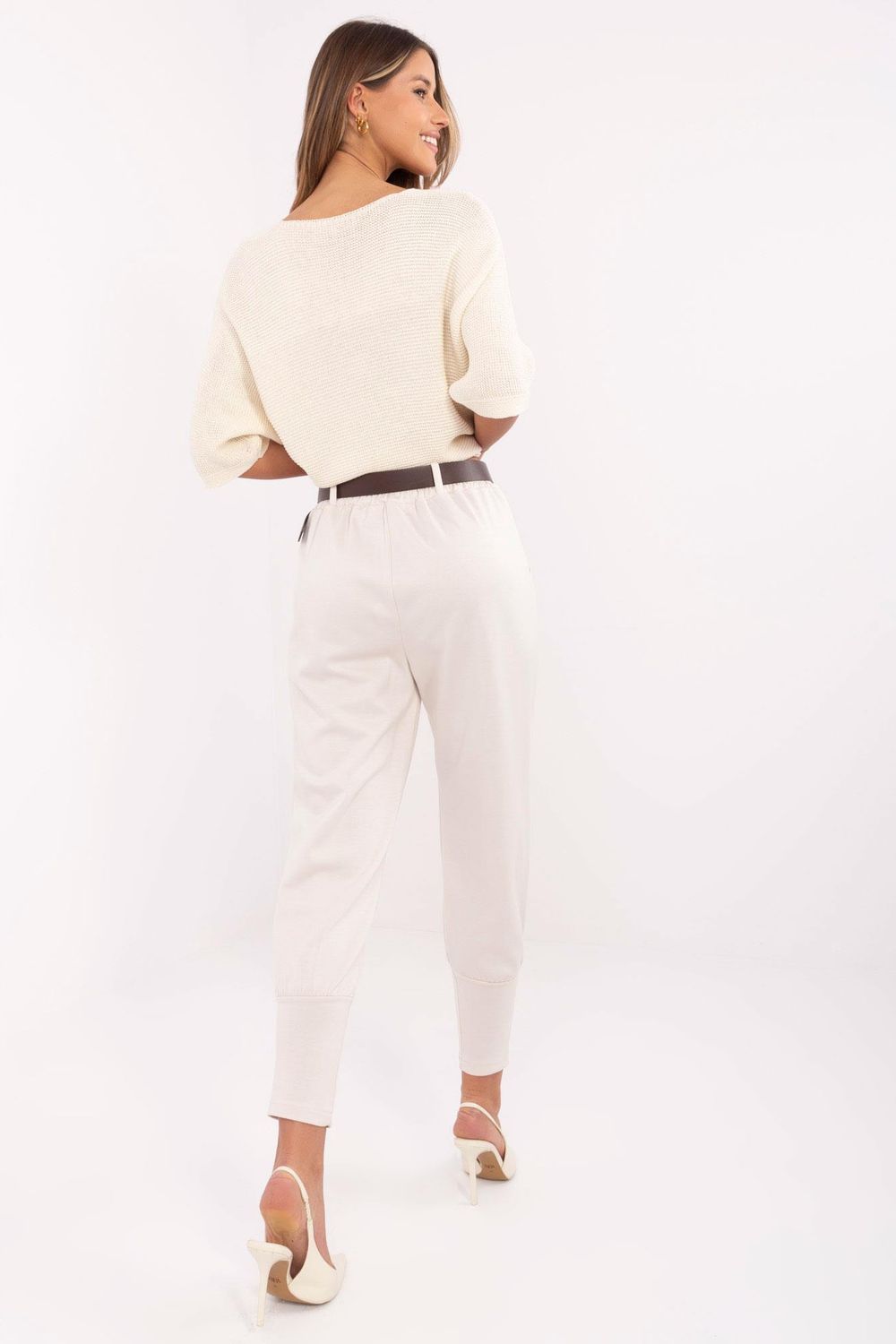 Spodnie Dresowe Model DHJ-SP-20316.16 Light Beige - Italy Moda206709 - Beżowy - obrazek 3