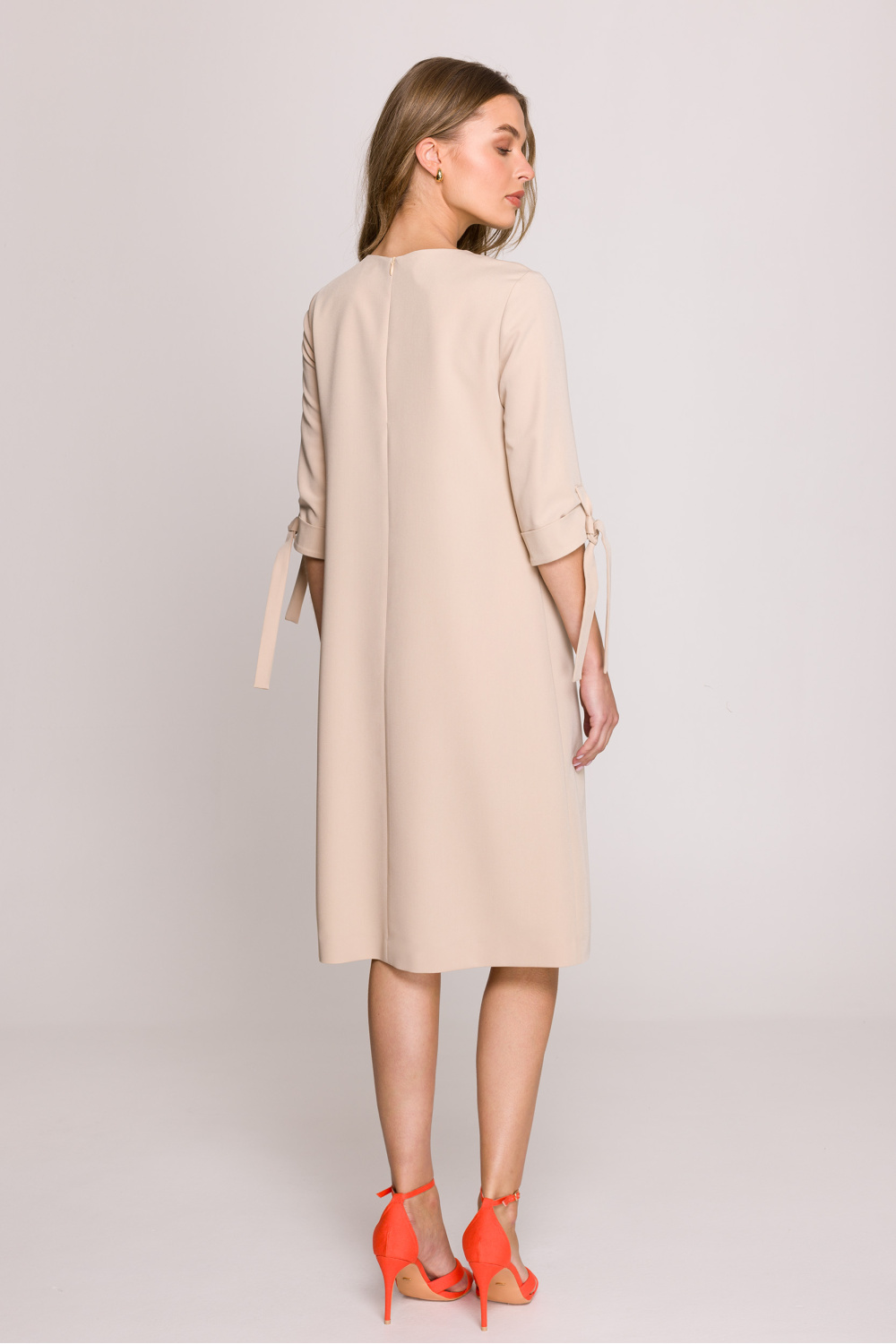 Sukienka Model S393 Beige - Stylove209140 - Beżowy - obrazek 3