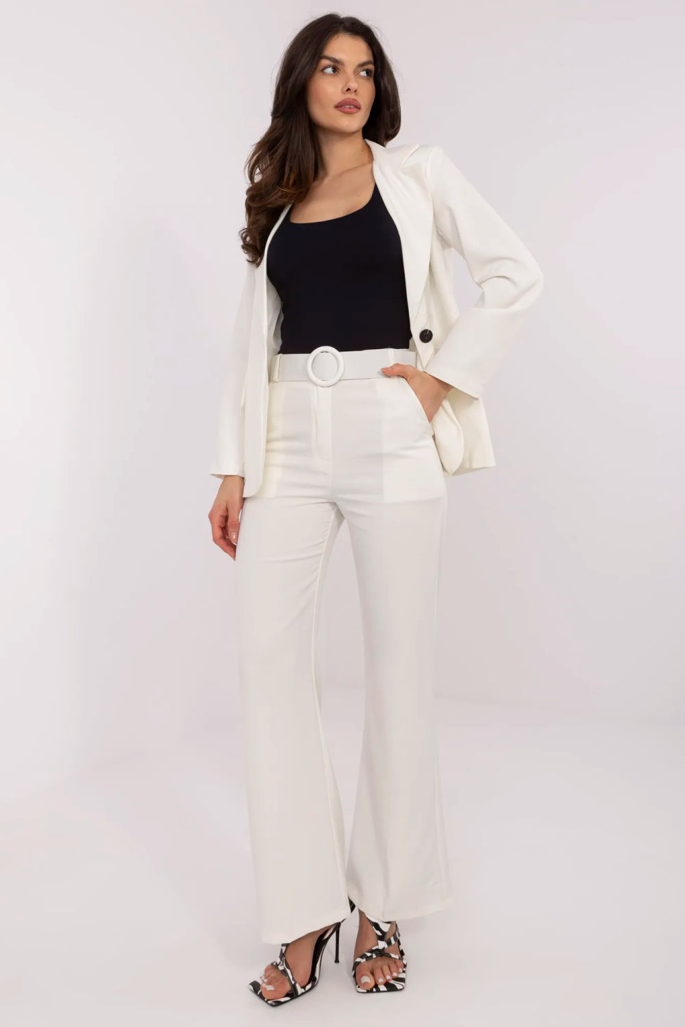 Spodnie Damskie Model DHJ-SP-18737.08 Ecru - Italy Moda209182 - Beżowy