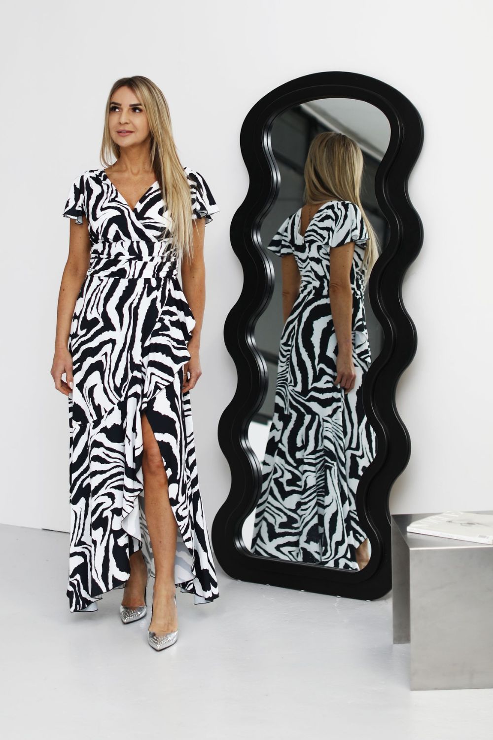 Sukienka Model Soe Zebra - Jersa209671 - Wielokolorowy