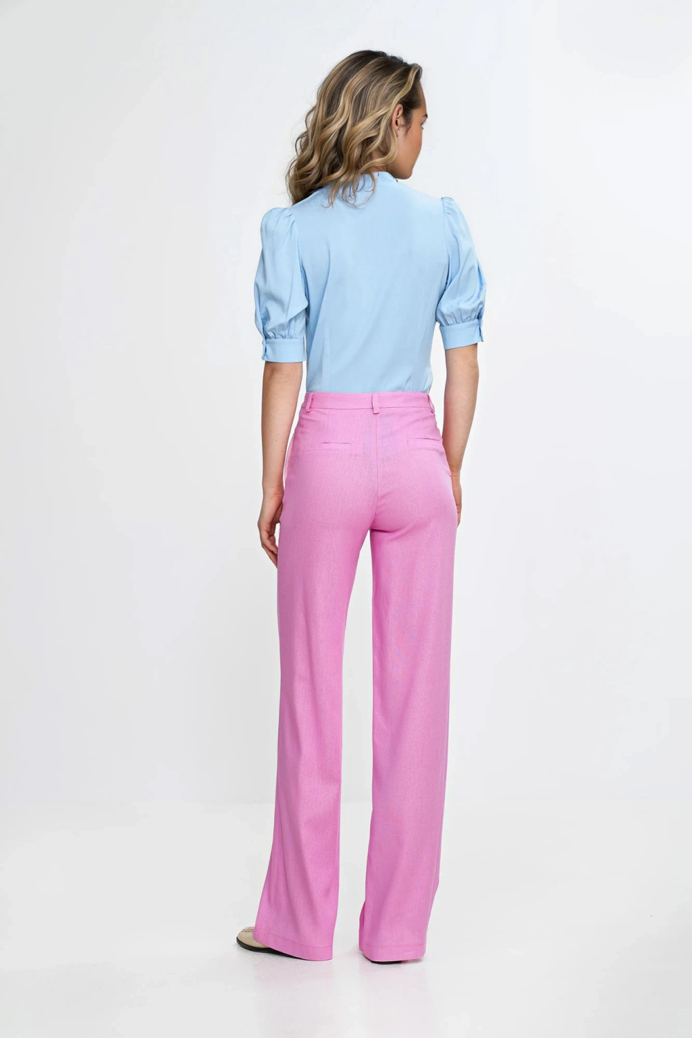 Spodnie bootcut z rayonu z krytym guzikiem SD111 Pink - Nife211797 - Różowy - obrazek 3