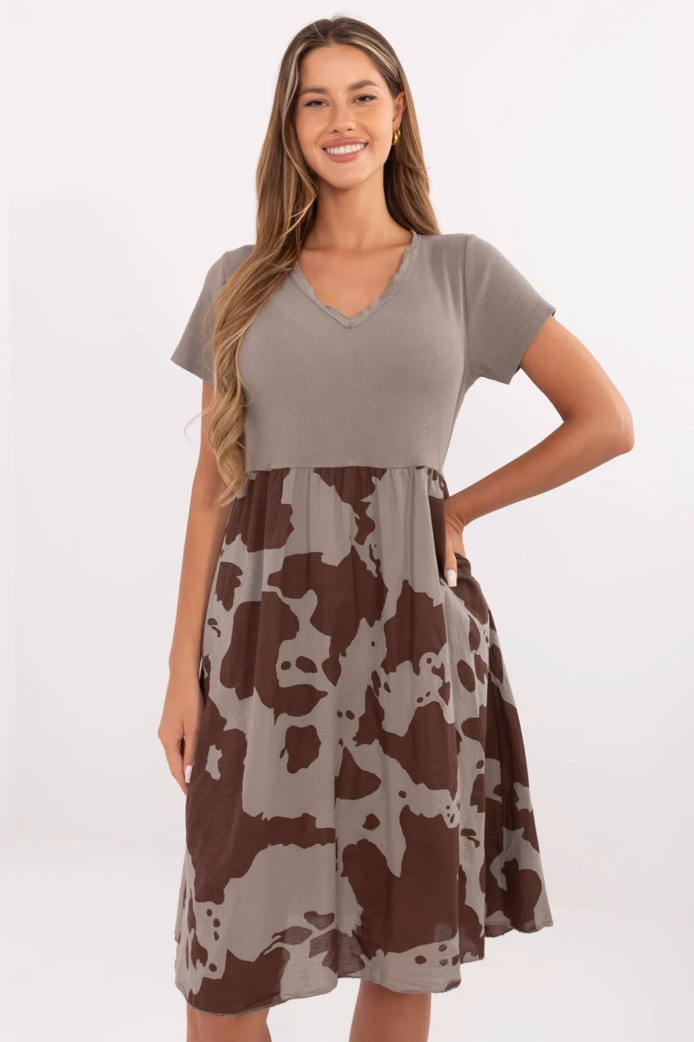 Sukienka Model DHJ-SK-253701.80 Dark Beige - Italy Moda213803 - Beżowy