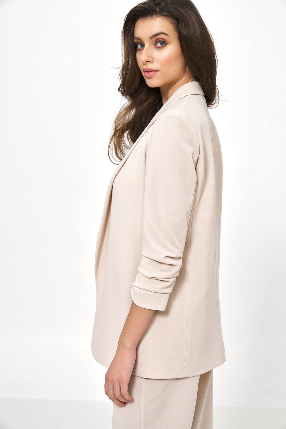 Beżowa marynarka bez zapięcia Z58 Beige - Nife216880 - Beżowy - obrazek 2