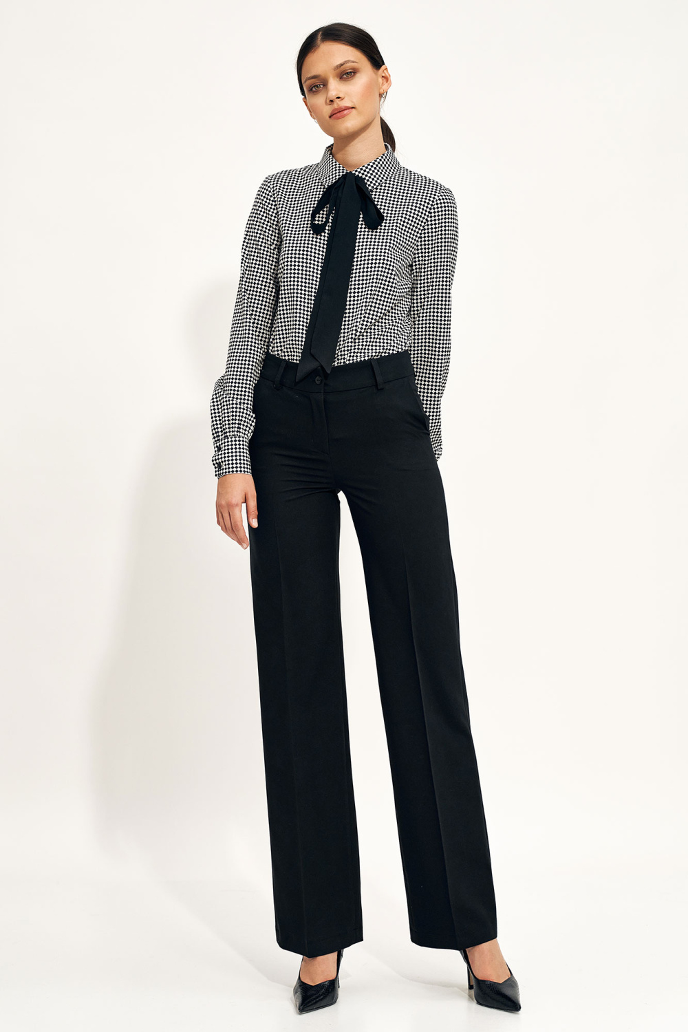 Spodnie Czarne spodnie typu wide leg SD108 Black - Nife216892 - Czarny - obrazek 2