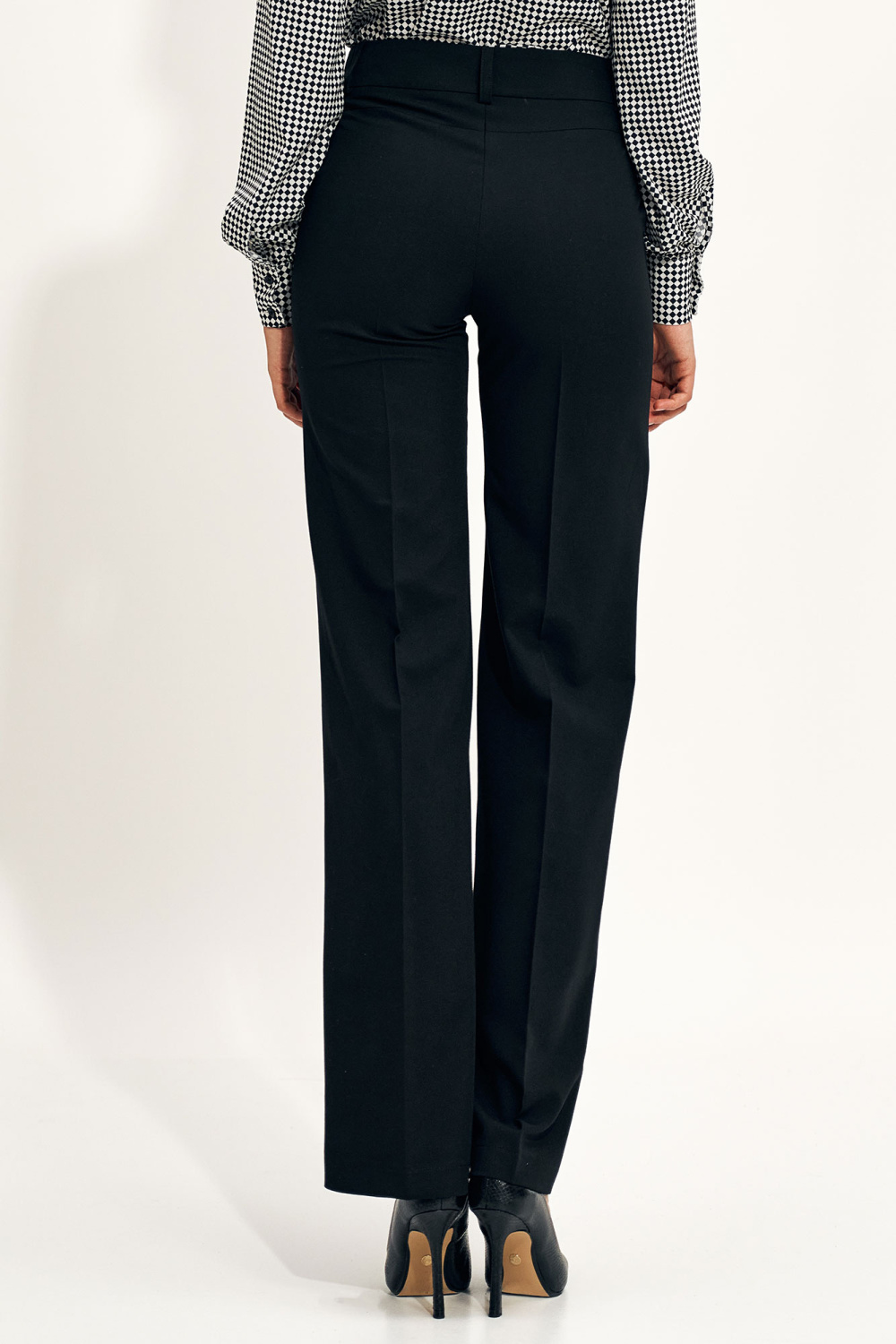 Spodnie Czarne spodnie typu wide leg SD108 Black - Nife216892 - Czarny - obrazek 4