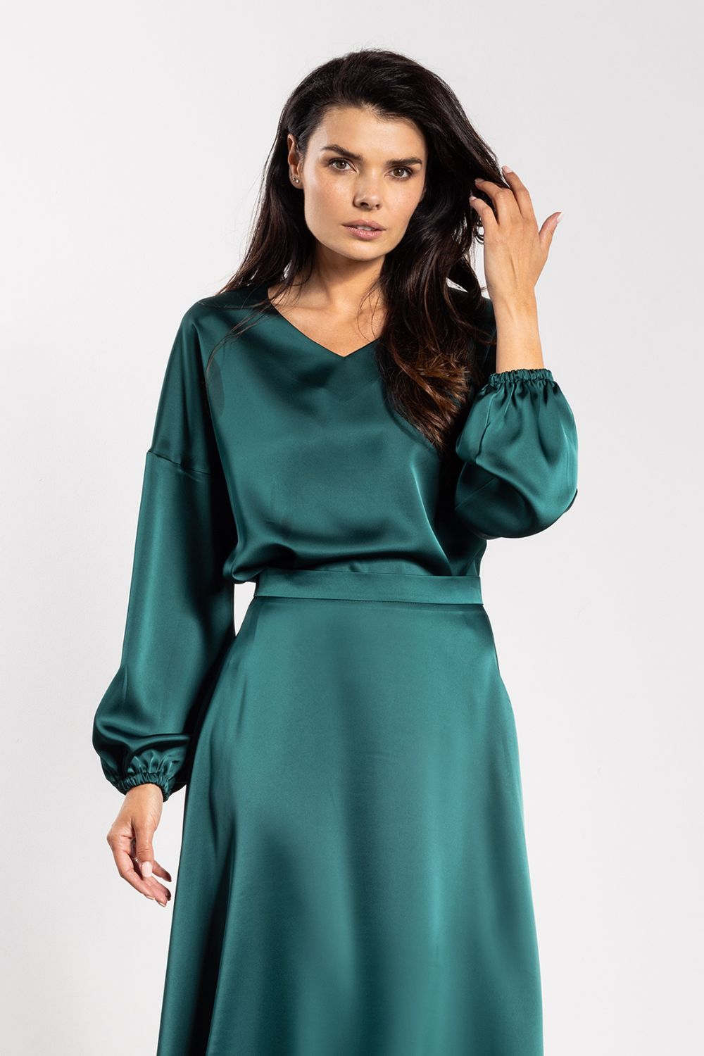 Bluzka Model A740 Bottle Green - awama218999 - Zielony