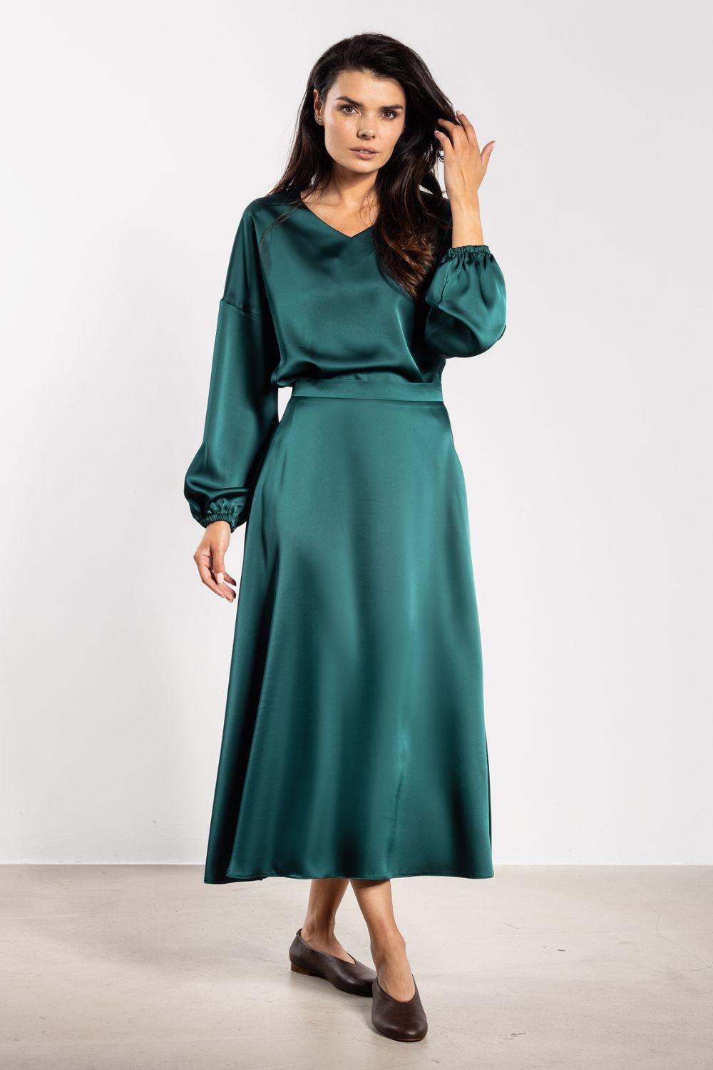 Bluzka Model A740 Bottle Green - awama218999 - Zielony - obrazek 2