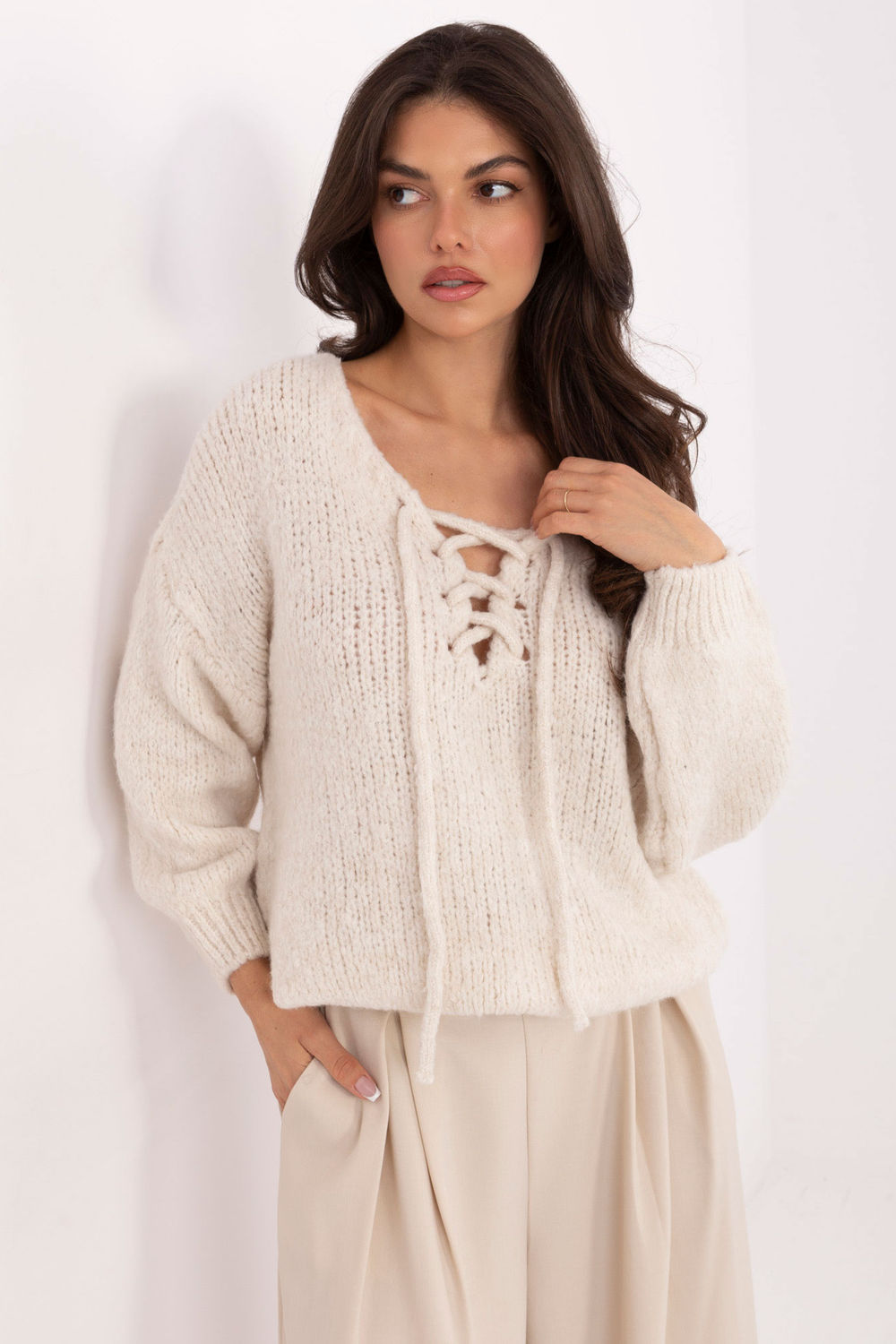 Sweter Damski Model MI-SW-0919.18 Light Beige - Italy Moda219468 - Beżowy