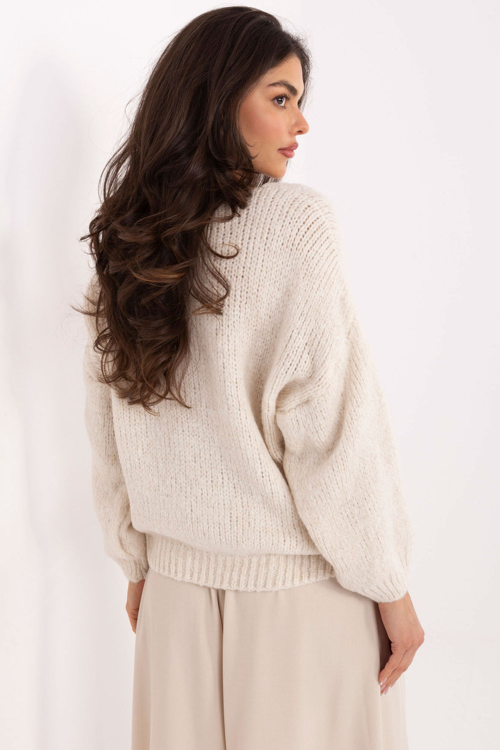Sweter Damski Model MI-SW-0919.18 Light Beige - Italy Moda219468 - Beżowy - obrazek 3