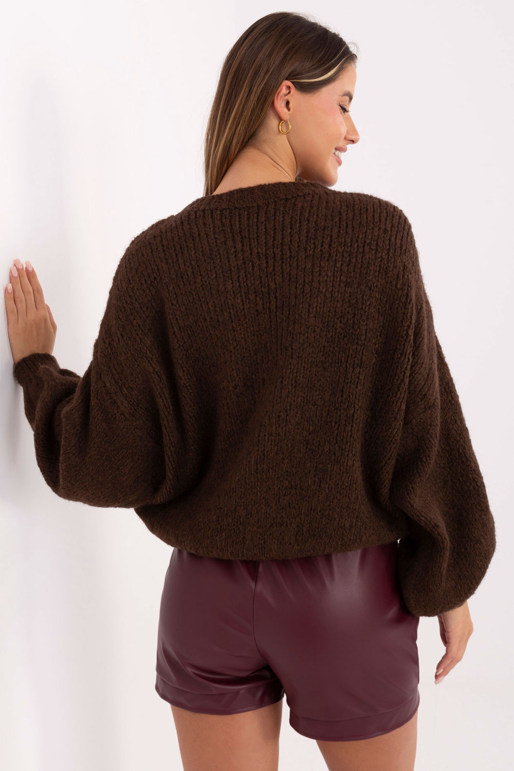 Sweter Damski Model MI-SW-1909.21 Dark Brown - Italy Moda219474 - Brązowy - obrazek 3