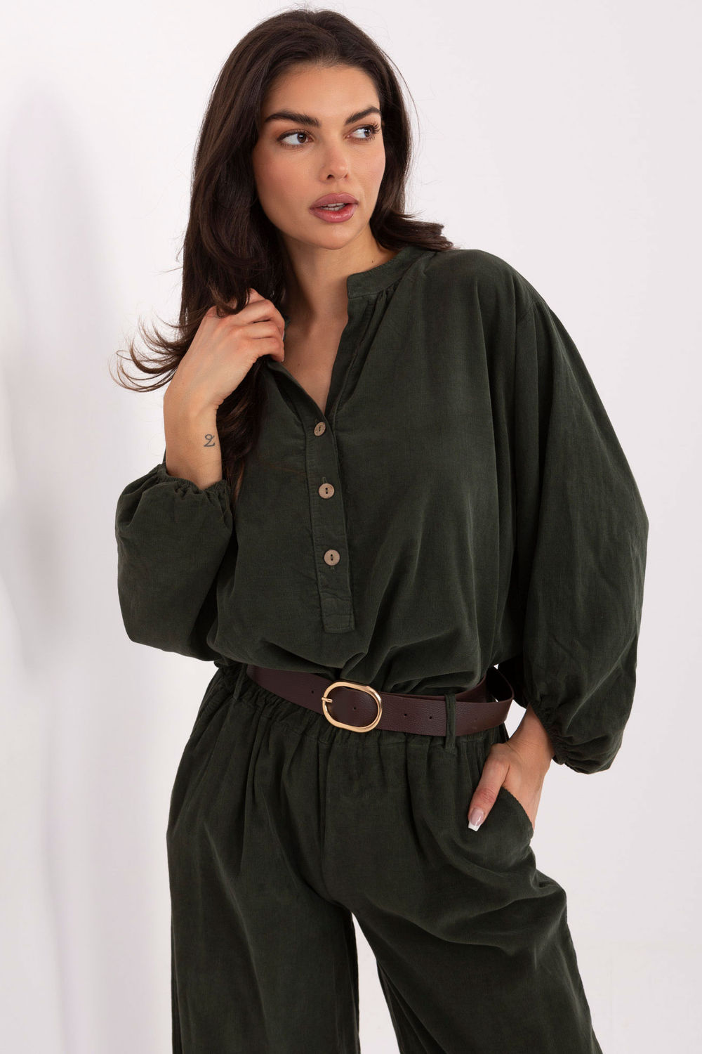 Bluzka Model IT-KS-233607.63 Khaki - Italy Moda220278 - Zielony