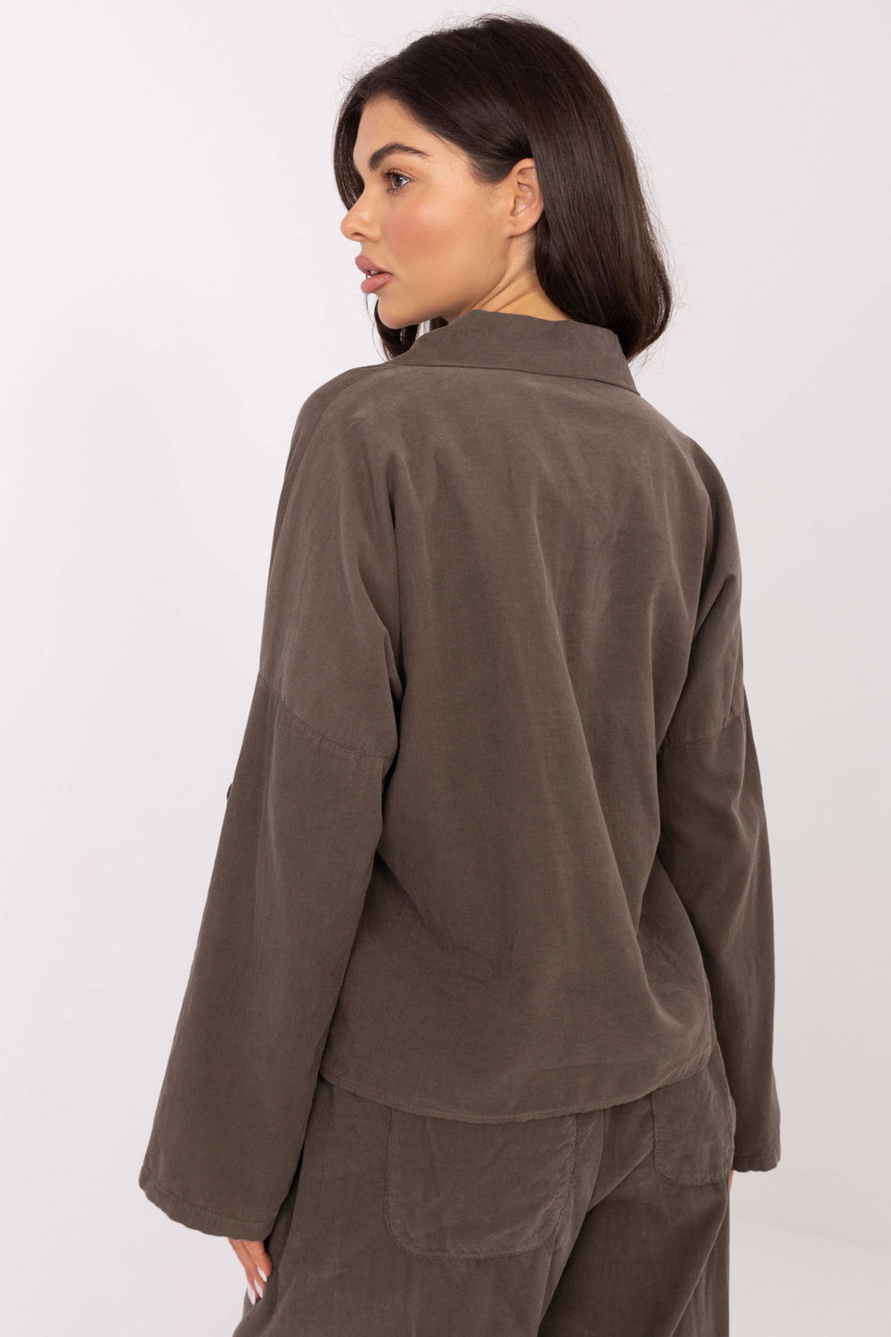 Koszula Damska Model IT-KS-22390.81 Dark Khaki - Italy Moda220824 - Zielony - obrazek 3