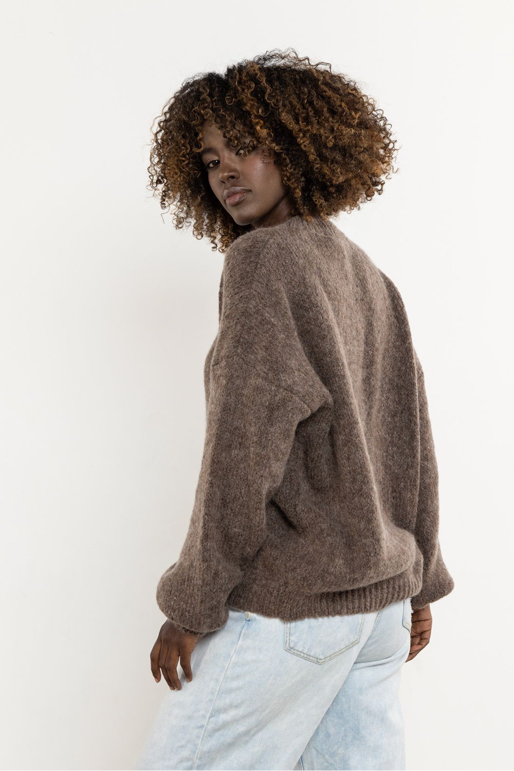 Sweter Damski Model A757 Carmel - awama220851 - Brązowy - obrazek 3