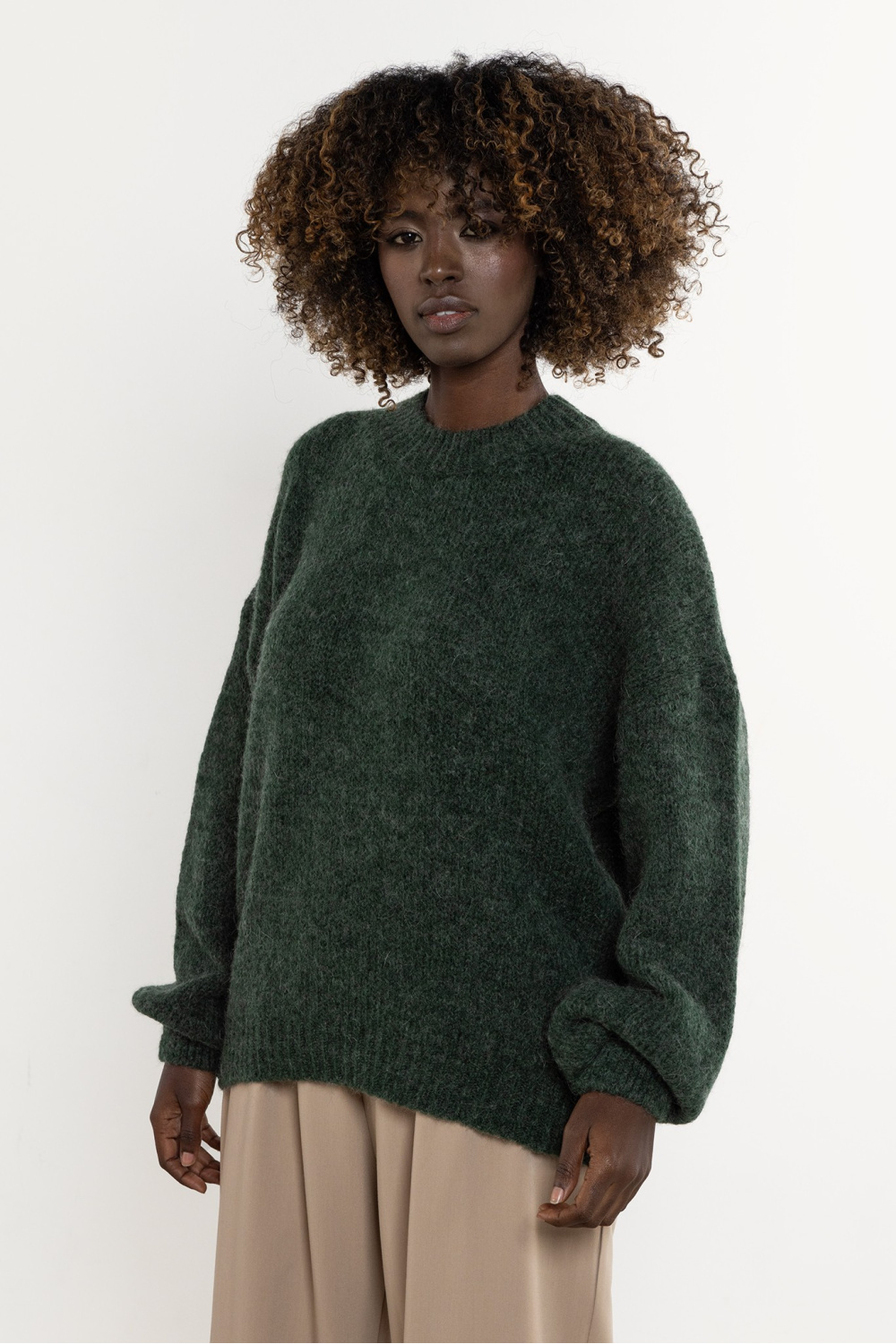 Sweter Damski Model A757 Bottle Green - awama220852 - Zielony - obrazek 2
