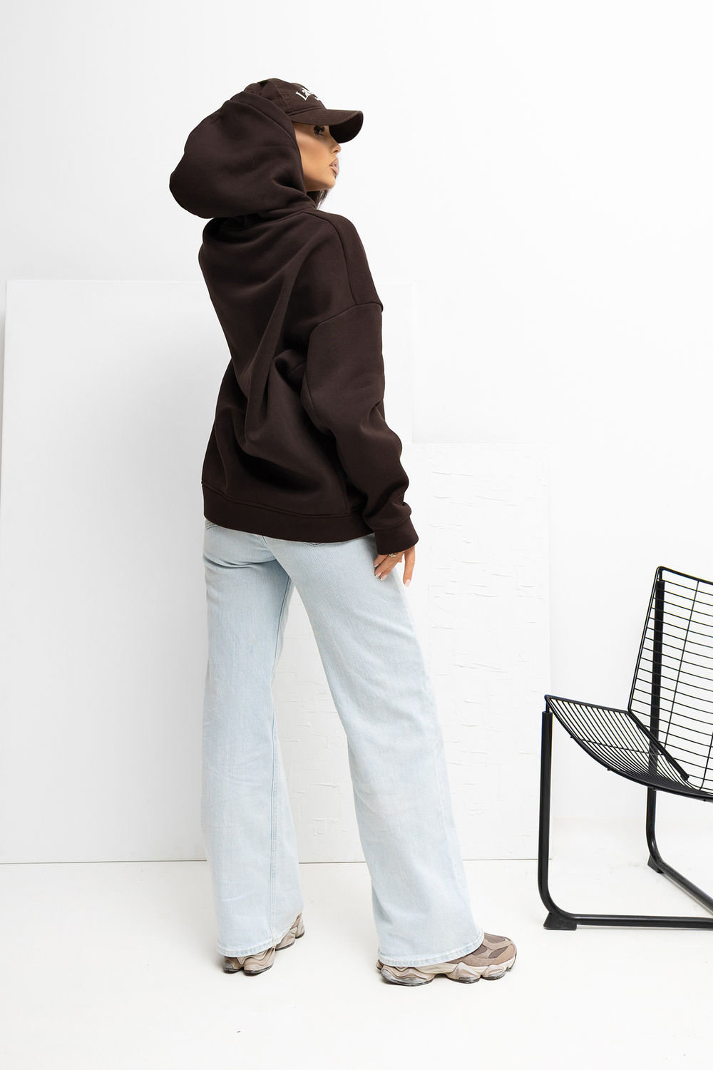 Bluza Damska Model RV-BL-A1041.59 Dark Brown - Rue Paris221549 - Brązowy - obrazek 3