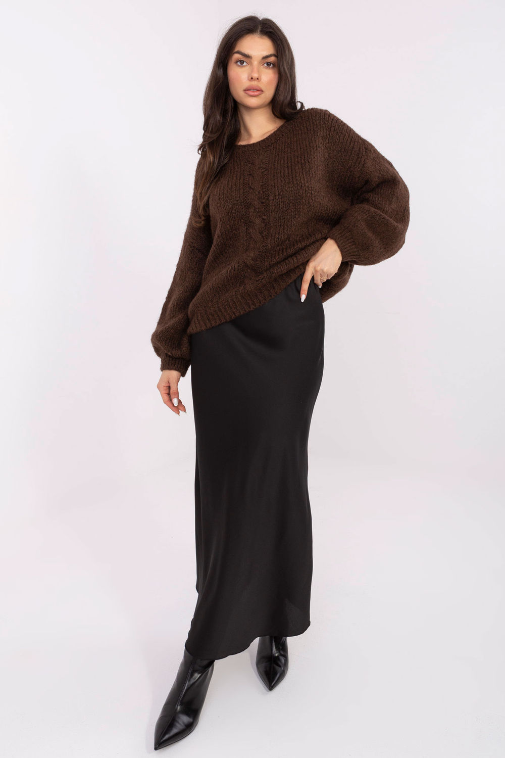 Sweter Damski Model MI-SW-1610.18 Dark Brown - Italy Moda221580 - Brązowy - obrazek 2