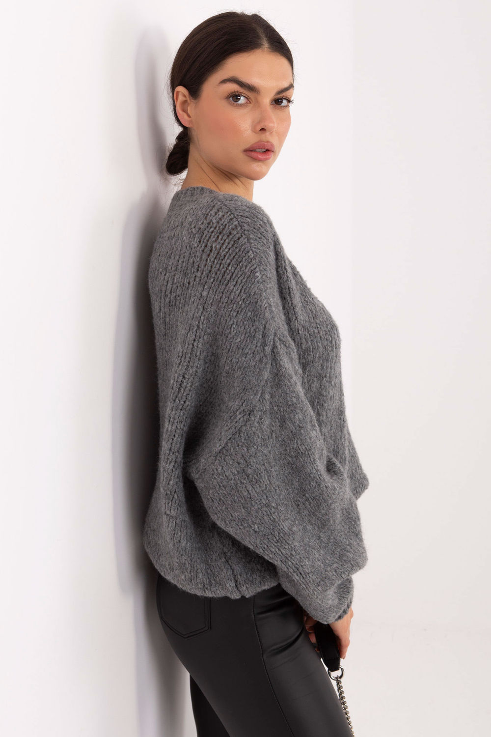 Sweter Damski Model MI-SW-1909.68 Dark Grey - Italy Moda222782 - Szary - obrazek 2