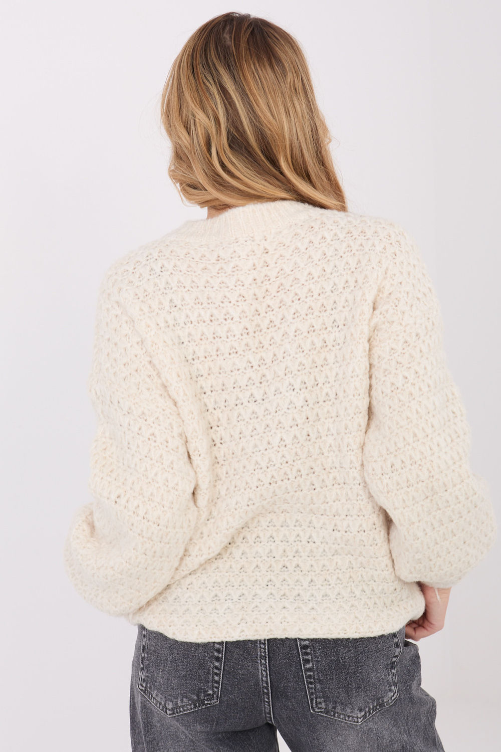 Sweter Damski Model MI-SW-1028.22 Ecru - Italy Moda223169 - Beżowy - obrazek 2
