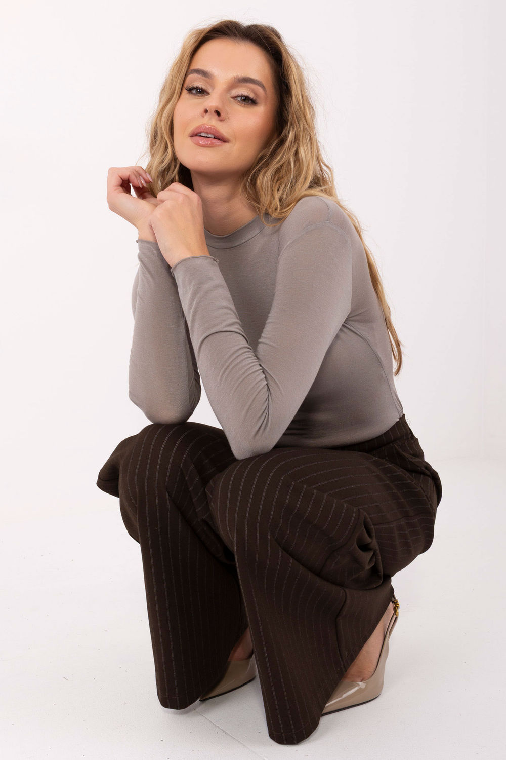 Bluzka Model IT-BZ-21818.98 Dark Beige - Italy Moda223184 - Beżowy - obrazek 2