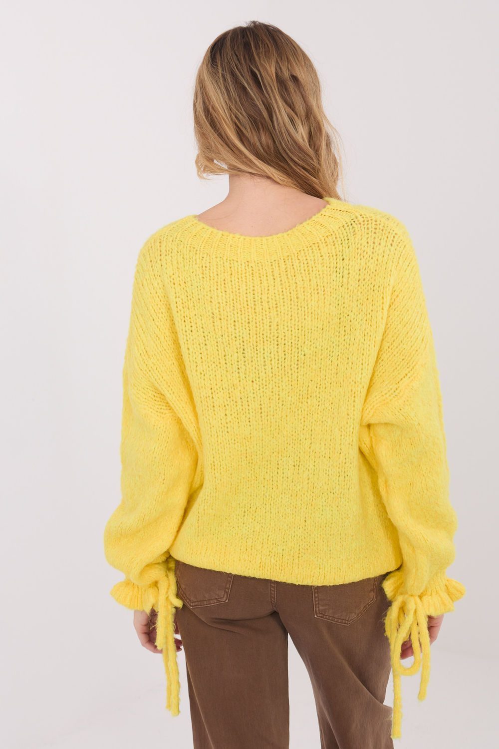 Sweter Damski Model MI-SW-1512.28 Yellow - Italy Moda223400 - Żółty - obrazek 3