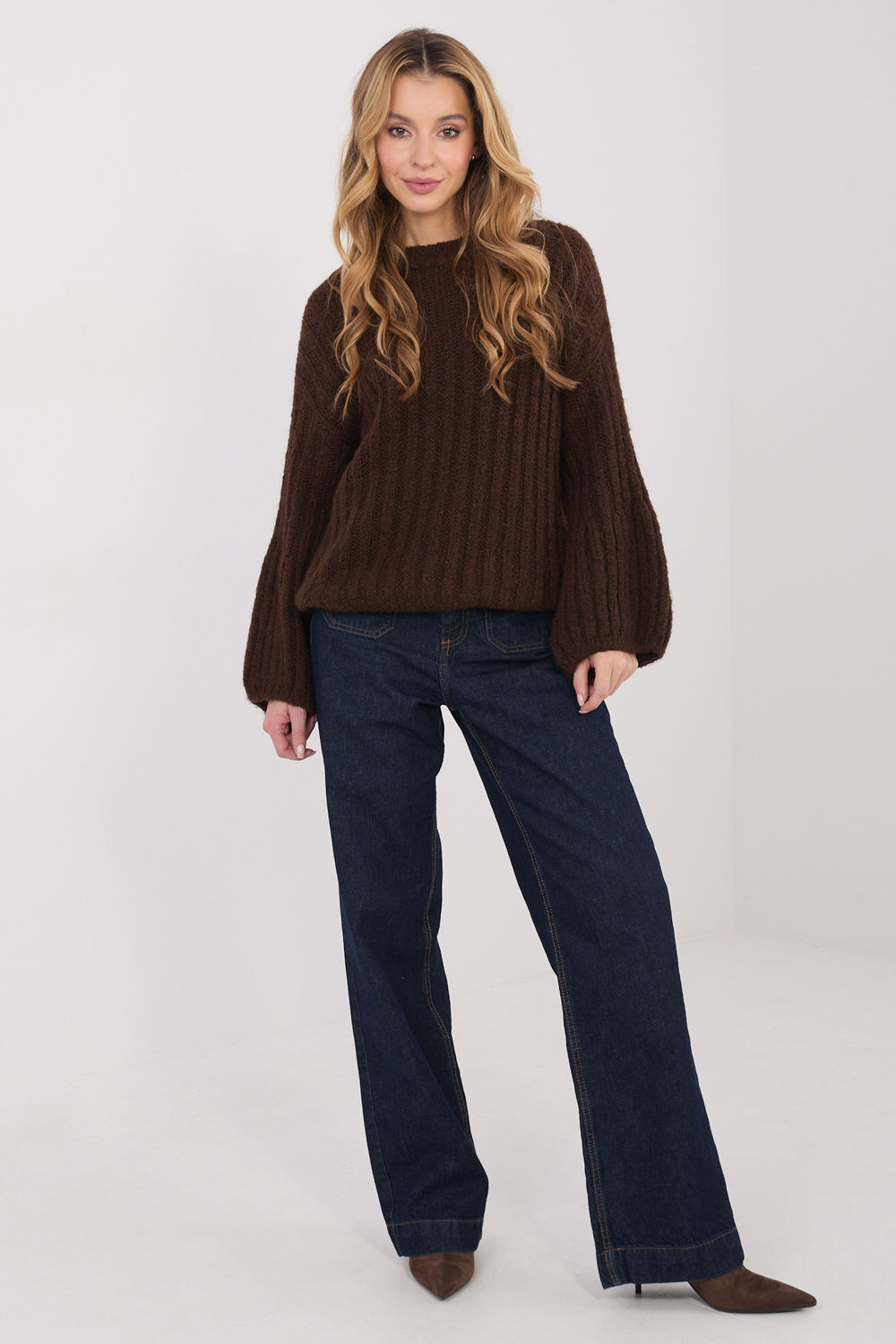Sweter Damski Model MI-SW-1215.51 Brown - Italy Moda223409 - Brązowy - obrazek 2