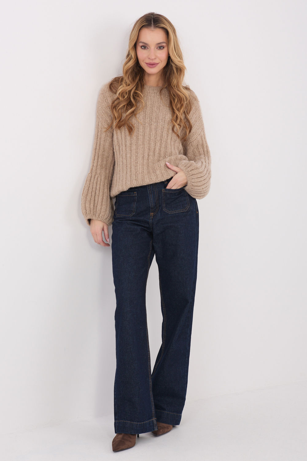 Sweter Damski Model MI-SW-1215.51 Dark Beige - Italy Moda223414 - Beżowy - obrazek 2