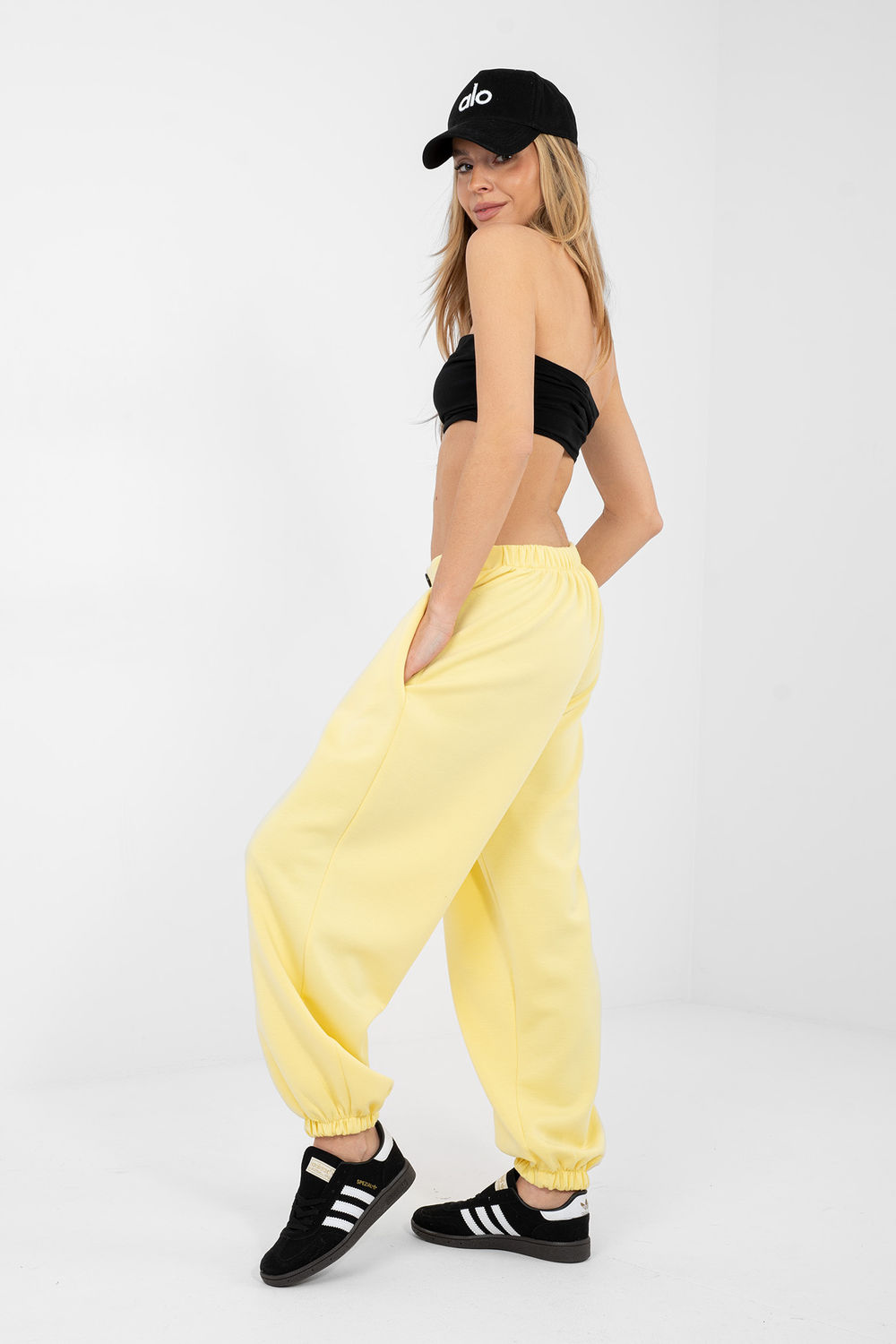 Spodnie Dresowe Model IT-SP-9995.12P Light Yellow - Italy Moda223750 - Żółty - obrazek 4