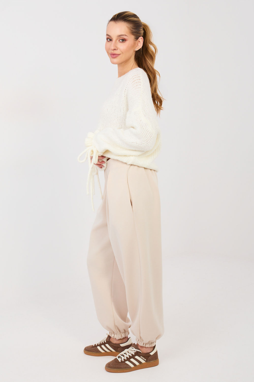 Spodnie Dresowe Model IT-SP-9995.16P Light Beige - Italy Moda223752 - Beżowy - obrazek 2