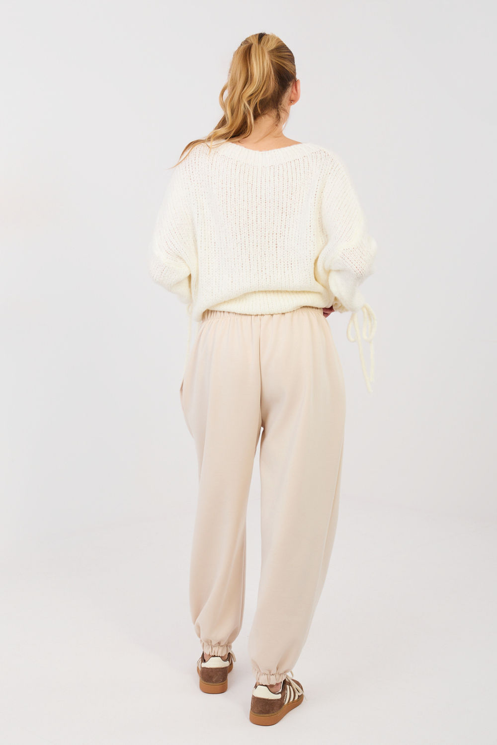 Spodnie Dresowe Model IT-SP-9995.16P Light Beige - Italy Moda223752 - Beżowy - obrazek 3