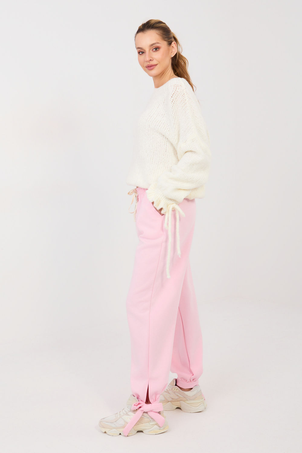 Spodnie Dresowe Model MI-SP-P6845.68 Light Pink - Italy Moda223780 - Różowy - obrazek 3