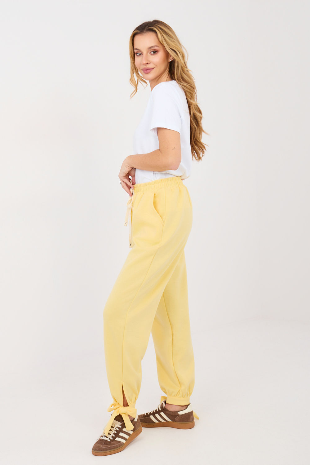 Spodnie Dresowe Model MI-SP-P6845.68 Light Yellow - Italy Moda223782 - Żółty - obrazek 2