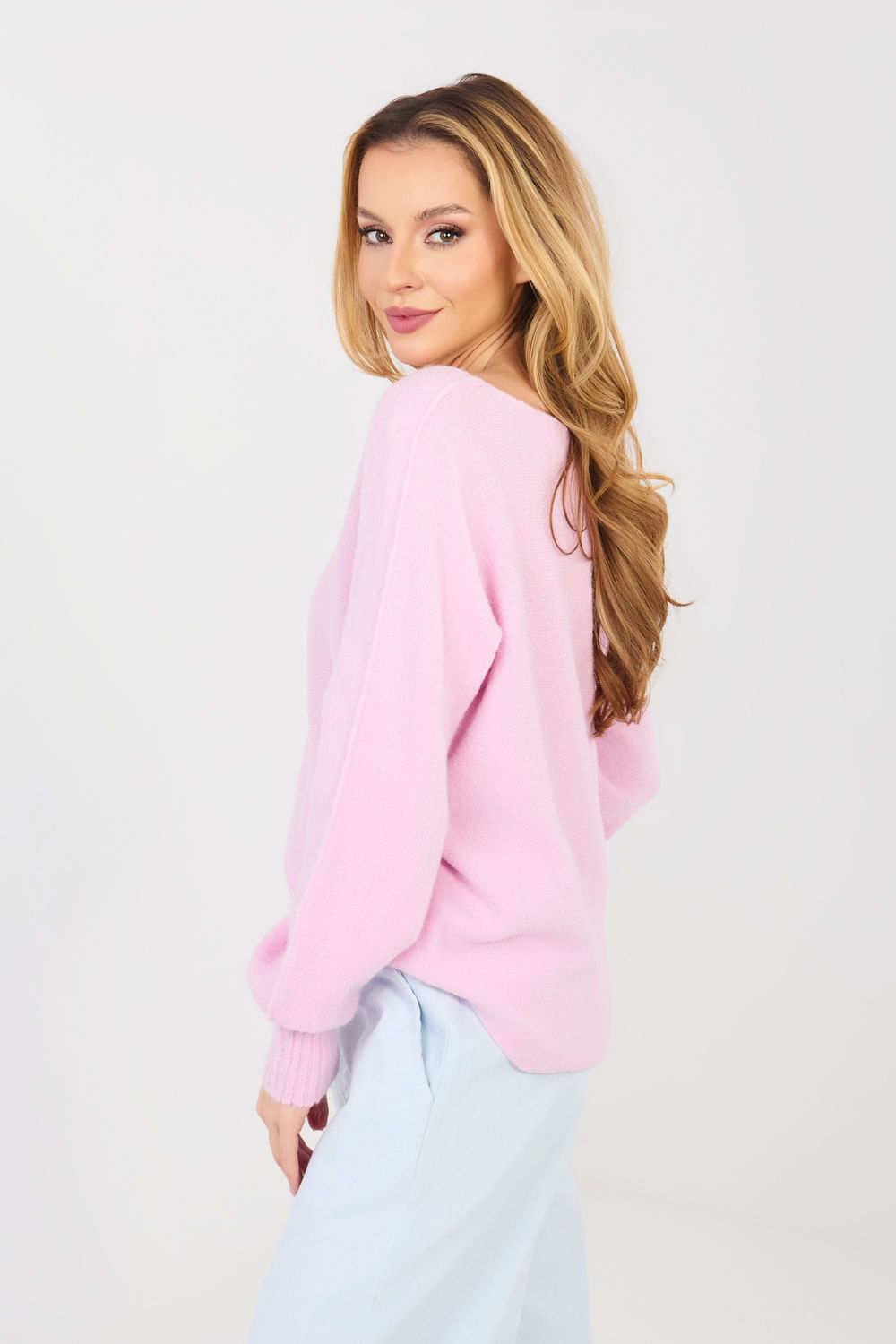 Sweter Damski Model MI-SW-2201.16P Light Pink - Italy Moda223896 - Różowy - obrazek 2